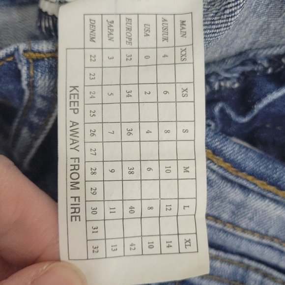 One Teaspoon Medium Rise Relaxed Leg Tappered Rolled Cuff Jeans - Picture 9 of 14